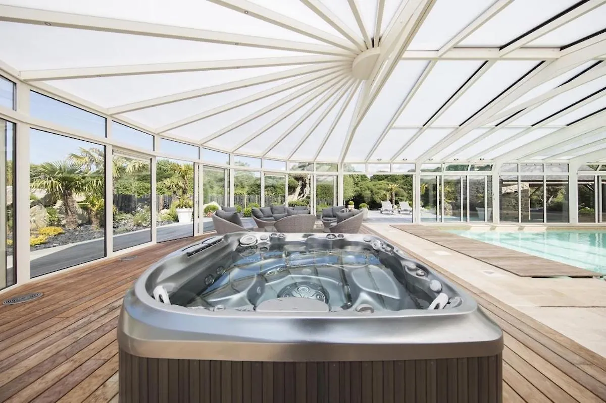 Grande Maison En Campagne Avec Piscine, 11 Voyageurs Hénansal