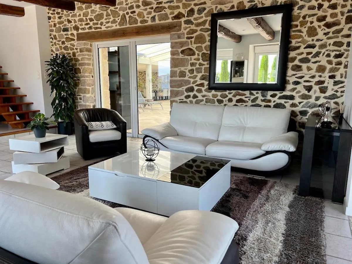 Grande Maison En Campagne Avec Piscine, 11 Voyageurs Hénansal