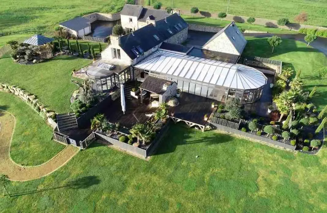 Dom wakacyjny Grande Maison En Campagne Avec Piscine, 11 Voyageurs Hénansal