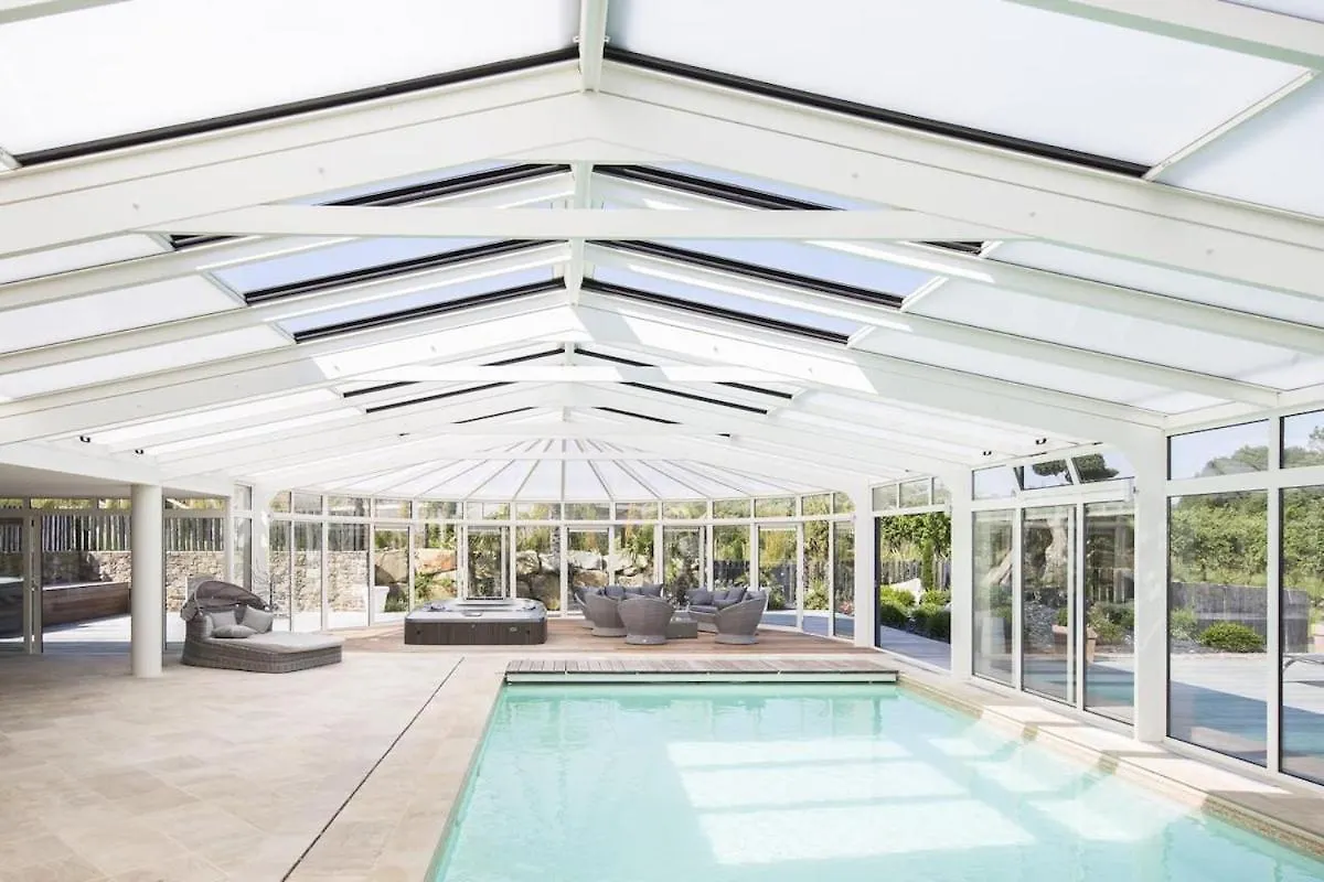 Grande Maison En Campagne Avec Piscine, 11 Voyageurs Hénansal